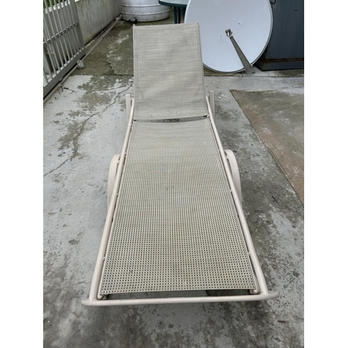 303 - 'Aletraris Furnishing' Aluminium Adjustable Sunbed