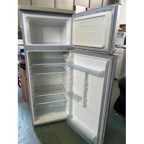 246 - Daewoo Electronics 2-Door Fridge Freezer FRB280WB