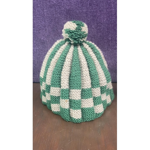 240 - x2 Handmade Retro style  Knitted Tea Pot Covers