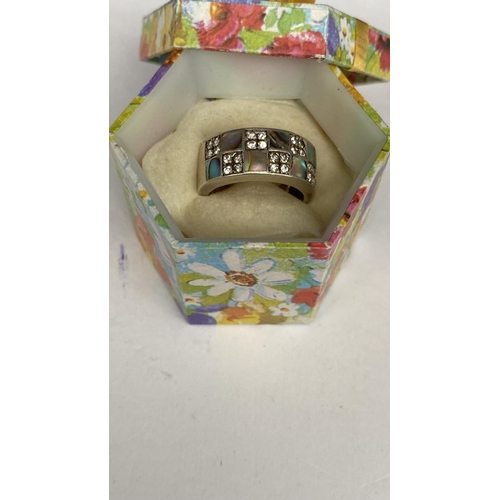 213 - Vintage Silver and Abalone Shell Inlay Half Double Row Band Ring - Taken Back on 27/1/2025