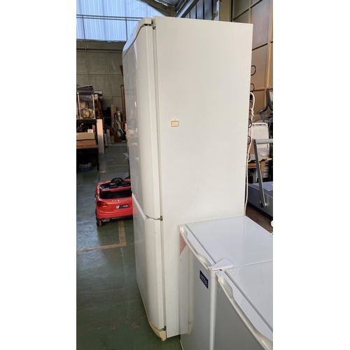 256 - Ariston No-Frost 2-Door Fridge-Freezer