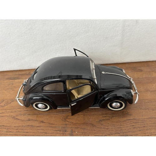 75 - Vintage 1951 Volkswagen Sedan Maisto Model Car