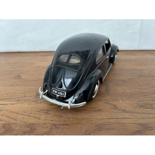 75 - Vintage 1951 Volkswagen Sedan Maisto Model Car