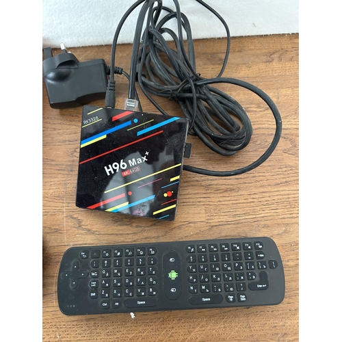 376 - H96 Max TV Android Internet Box Together with H9 Mini Keyboard  Taken out you gave the money back to... 