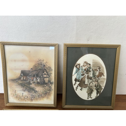 461 - x4 Vintage Pictures in Frame