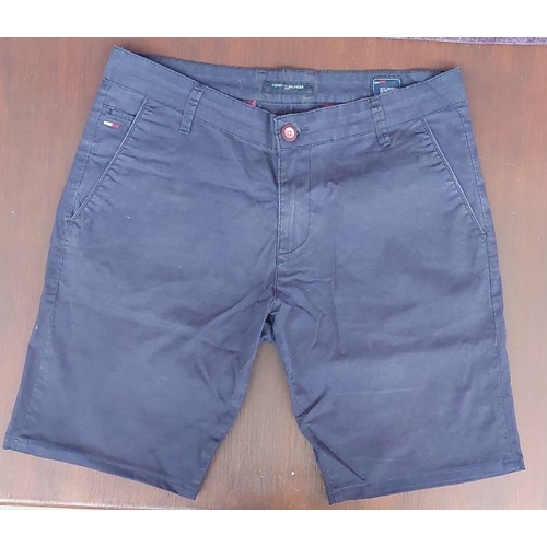 225 - Tommy Hilfinger Navy Blue Shorts Size M