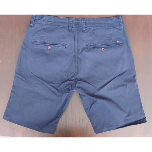 225 - Tommy Hilfinger Navy Blue Shorts Size M