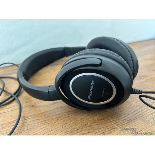 305 - Pioneer SE-M631TV Headphones