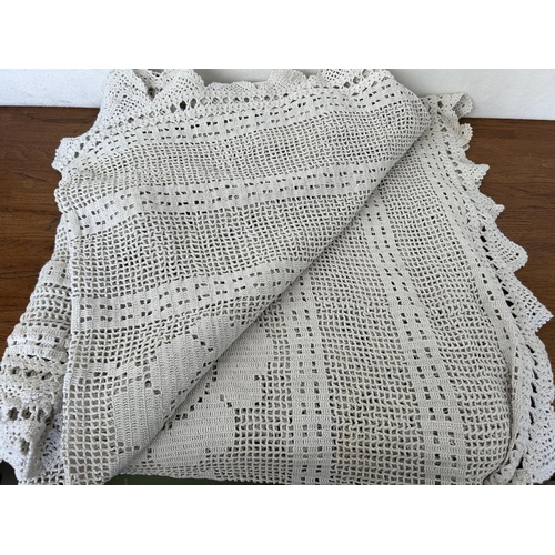 40 - Traditional Hand Croched Table Cloth (50 x 100cm)