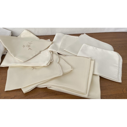 383 - Large Qty of Table Napkins