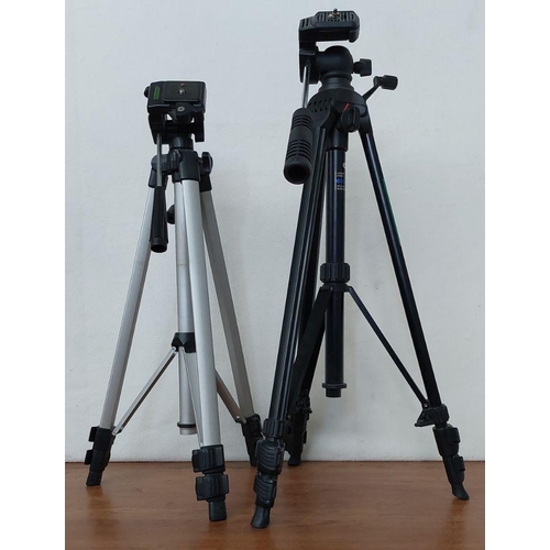 388 - x2 Camera Folding Tripod Stands