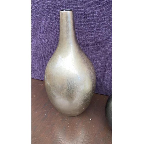 138 - x2 Beautiful Modern Ceramic and Glass Vases