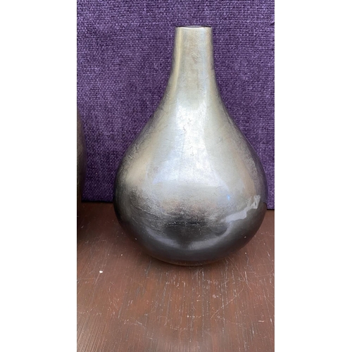 138 - x2 Beautiful Modern Ceramic and Glass Vases