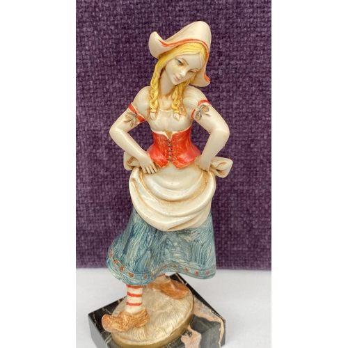 89 - Vintage 1970's Depose 905 Italy Dutch Girl with Clogs Retro Resin Figurine on Marble Base (19cm H.)