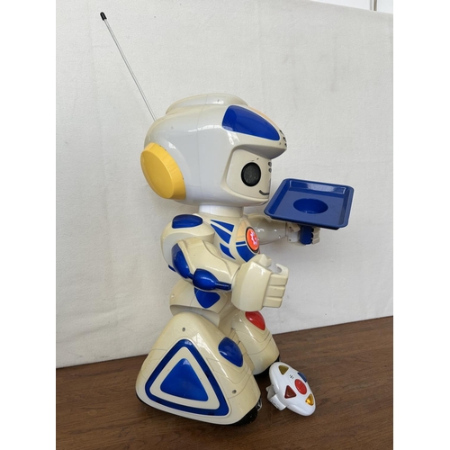 100 - Giochi Preziozi France Battery Operated Robot with Remote