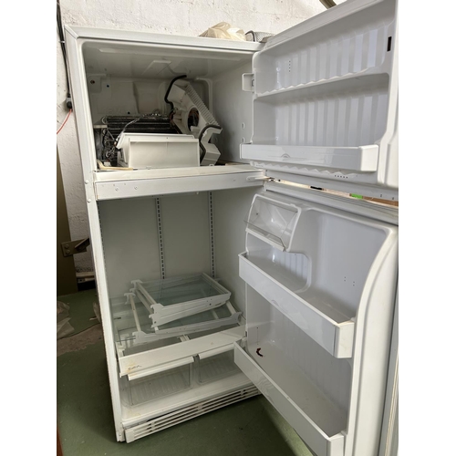 175 - General Electric TBG18JADRWW 2-Door Fridge-Freezer (A/F - For Parts Only) - Code AM6955W