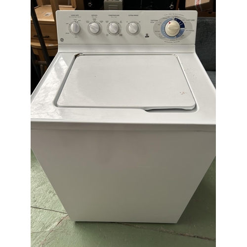 185 - Large General Electric Washing Machine (A/F) - Code AM7134F