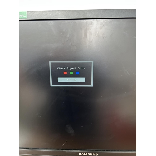 20 - Samsung SyncMaster B2240 Color Display Unit - Code AM7105P