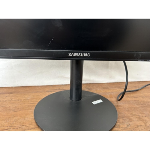 20 - Samsung SyncMaster B2240 Color Display Unit - Code AM7105P