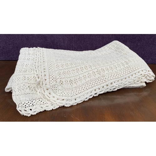 301 - Traditional Cyprus Hand Made Off White Crochet Bedspread/Blanket (260 x 250cm)