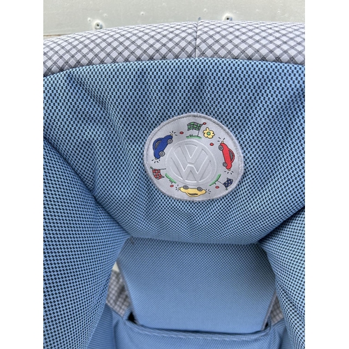 633 - VW Volkswagen Baby Car Seat