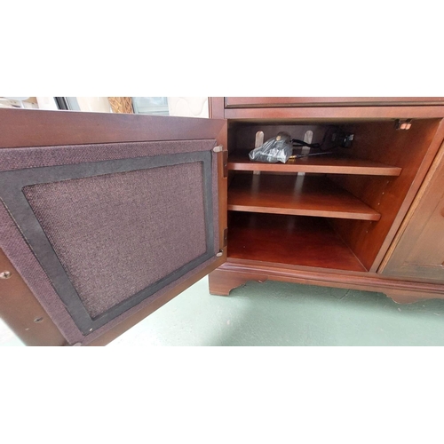 23 - Drexel Heritage Cherry Wood Credenza/Entertainment Centre/TV Cabinet (127 W. x 56 D. x 77cm H.) - Co... 