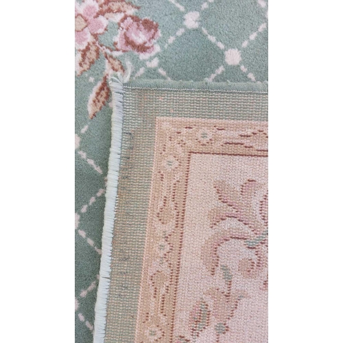 278 - Light Green and Beige Carpet (Needs Cleaning - 256 x 203cm)