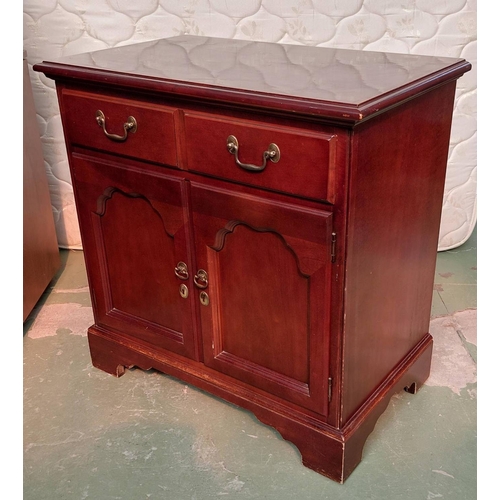 30 - Drexel Heritage Cherry Wood 2-Door Cabinet with Drawer (76 W. x 46 D. x 76cm H.) - Code AM7028J