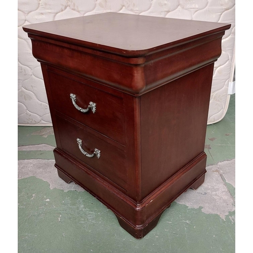 40 - Drexel Heritage Cherry Wood 2-Drawer Night Stand (61 W. x 46 D. x 71cm H.) - Code AM6936D