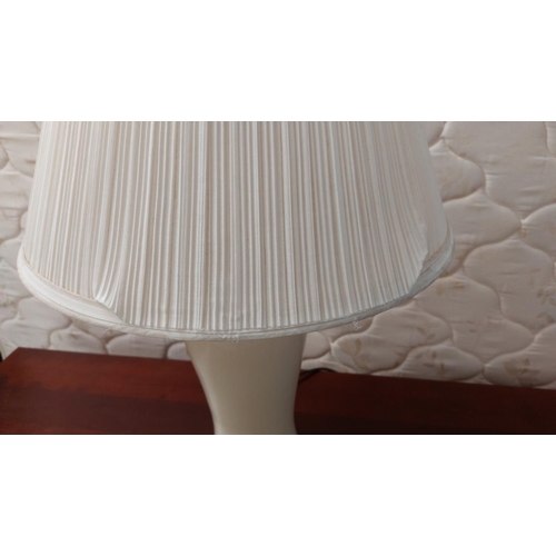 42 - American White Living Room Ceramic Table Lamp (A/F) - Code AM7028D