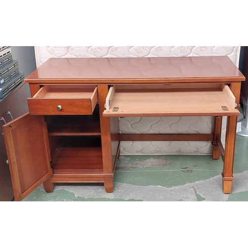 45 - Thomasville USA Cherry Wood Heritage Desk with Keyboard Drawer (129 W. x 56 D. x 83cm H.) - Code AM7... 