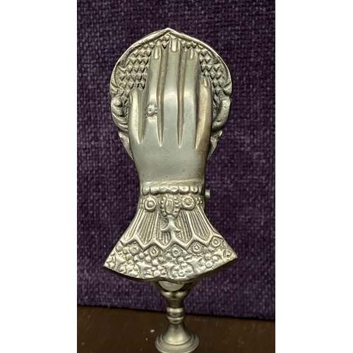 61 - Victorian Memo Holder Memo Clip on Stand in Shape of Hand  (21cm H.)