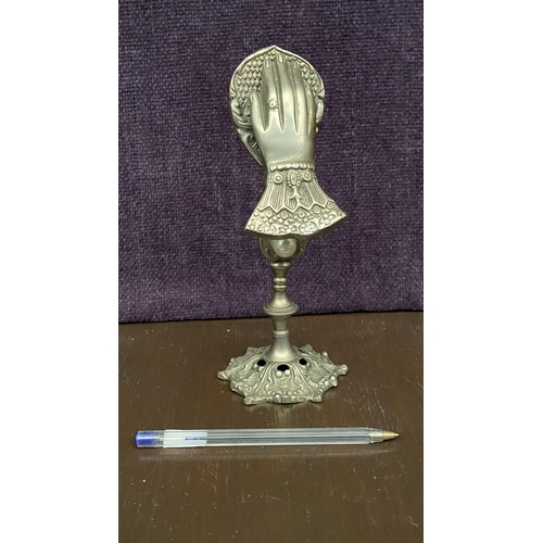 61 - Victorian Memo Holder Memo Clip on Stand in Shape of Hand  (21cm H.)