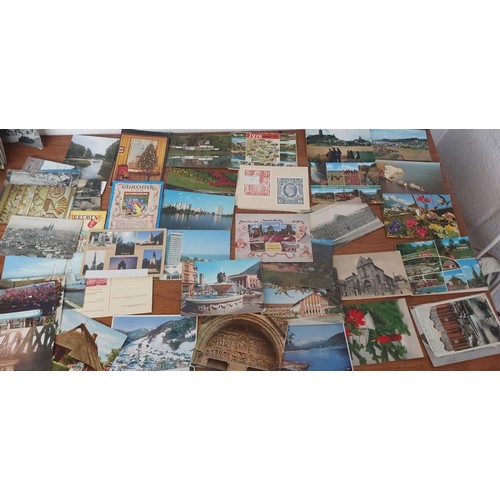 428 - Collection of Old Postcards (More Than 100pcs)