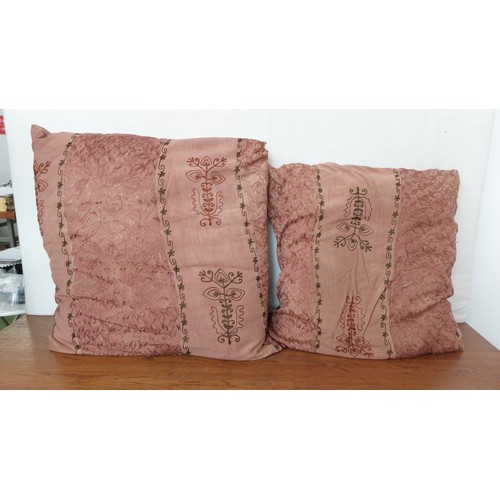 460 - Indian Bedspread (185 x 210cm) and x4 Matching Cushions