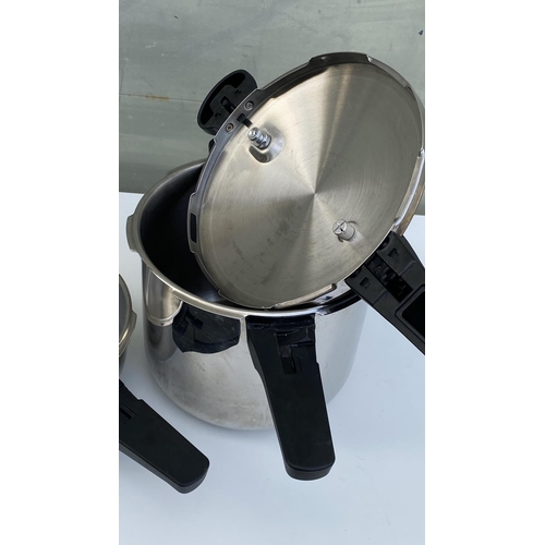 39 - BergHOFF Cook & Co  Pressure Cooker - Code N/A