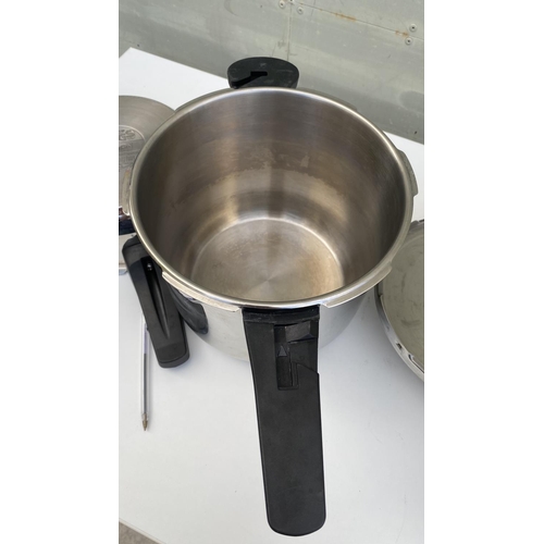 39 - BergHOFF Cook & Co  Pressure Cooker - Code N/A