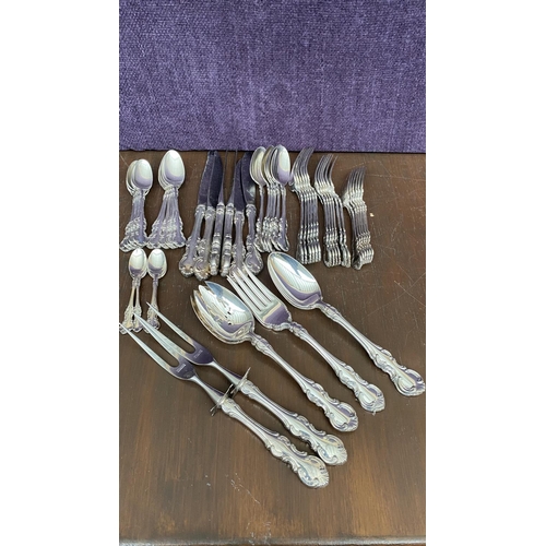 12 - Wallace Silversmiths 56-Piece Flatware Cutlery Set Incl. Meat Serving Fork, Salad Spoons, Pierced Se... 