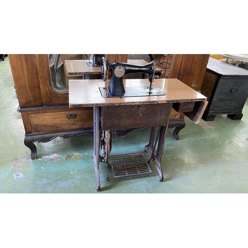 24 - Antique Singer Treadle Sewing Machine Numbered 940474