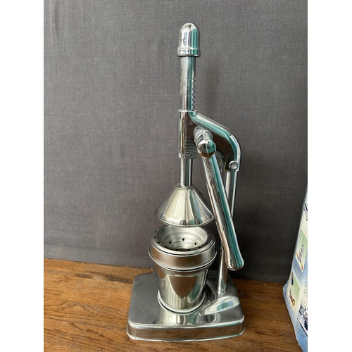 187 - Manual Fruit Juicer (Unused)