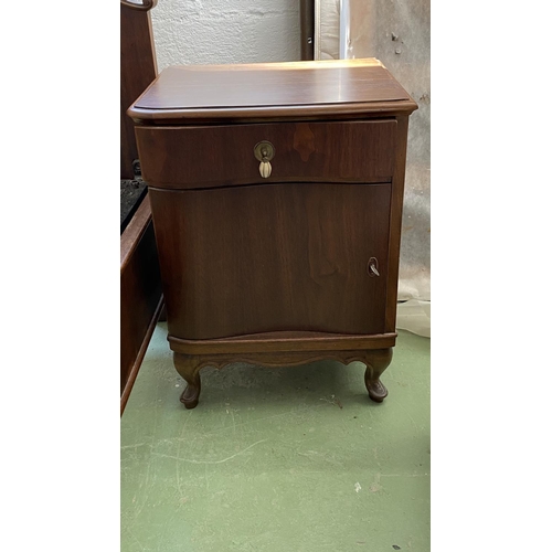 166 - Large Beautiful Walnut Single Bed Frame Together with 2 Matching Bedside Tables (Missing x1 Handle -... 