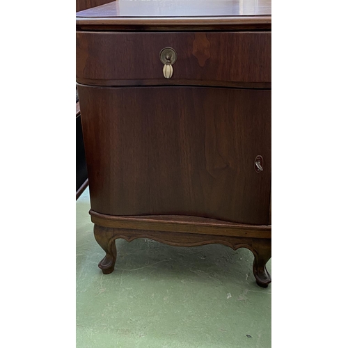 166 - Large Beautiful Walnut Single Bed Frame Together with 2 Matching Bedside Tables (Missing x1 Handle -... 