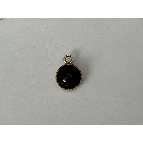 169 - Gold 9ct Small Charm with Piece of Chain (0.8gr)