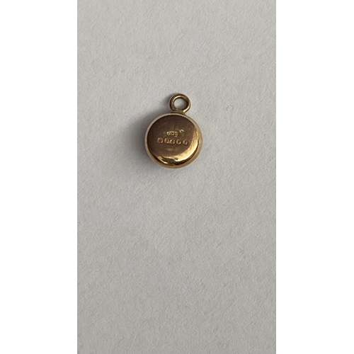 169 - Gold 9ct Small Charm with Piece of Chain (0.8gr)
