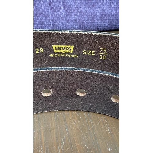 413 - x2 Vintage Levi's Original Men's Leather Belts Size 75/30 (Unused)