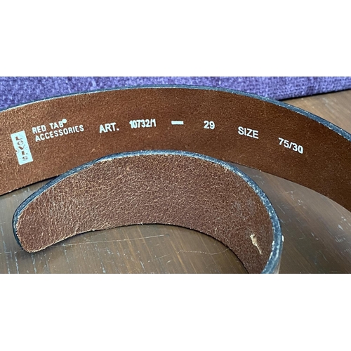 413 - x2 Vintage Levi's Original Men's Leather Belts Size 75/30 (Unused)
