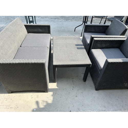 140 - Alibert Wicker Garden Cushioned Set Comprising 3-Seat Sofa, x2 Armchairs and Coffee Table