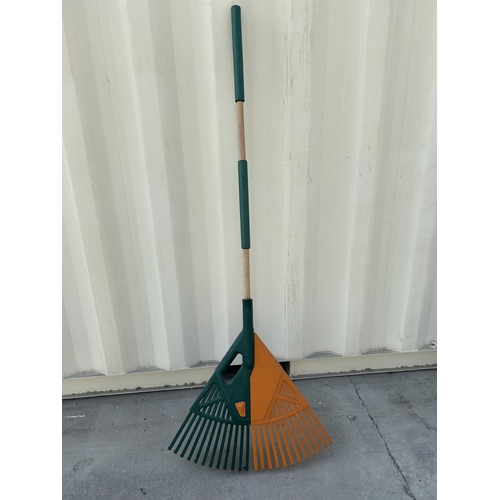 141 - T-Rex Garden Leaf Rake (Unused)