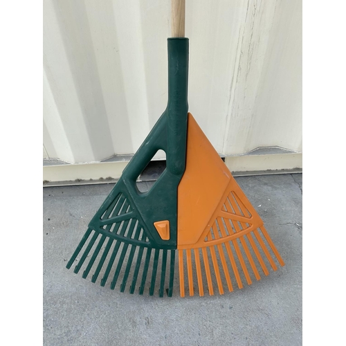 141 - T-Rex Garden Leaf Rake (Unused)
