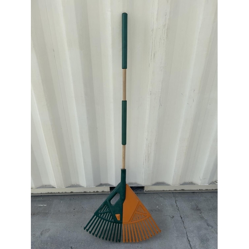 141 - T-Rex Garden Leaf Rake (Unused)